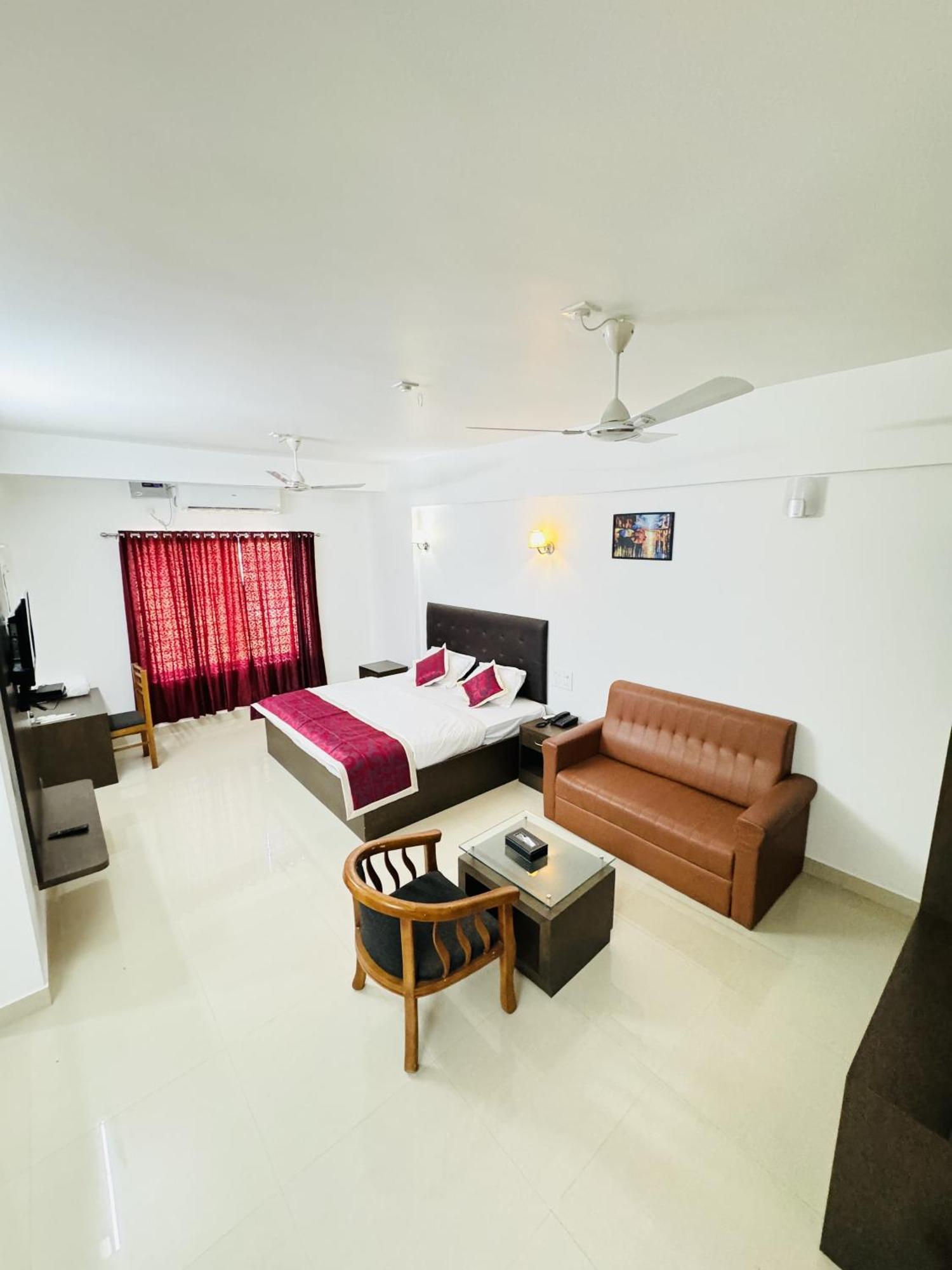 Royal International Hotel Trippapur المظهر الخارجي الصورة