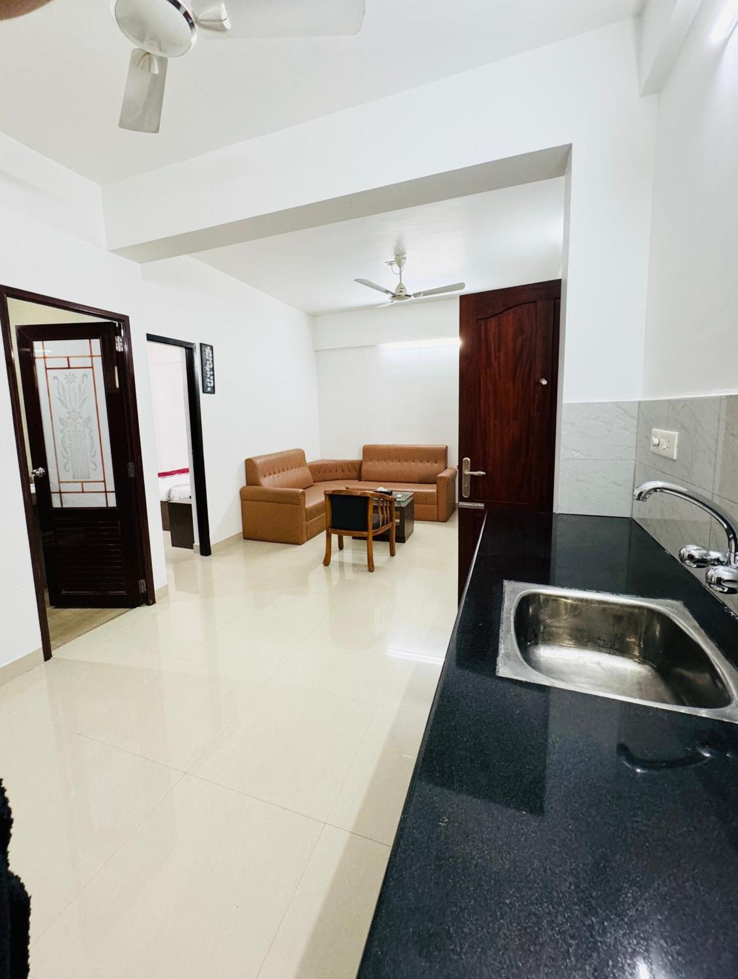 Royal International Hotel Trippapur المظهر الخارجي الصورة