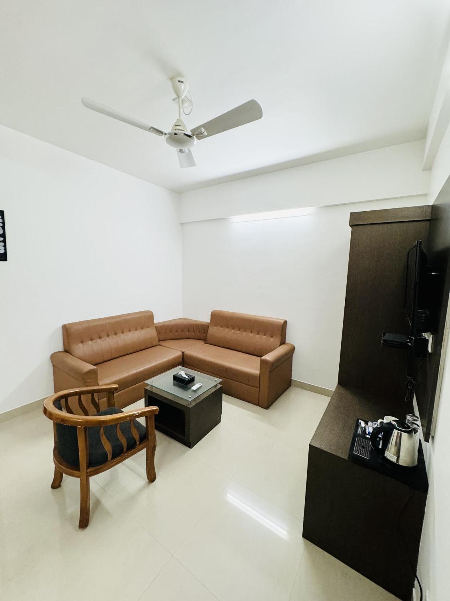 Royal International Hotel Trippapur المظهر الخارجي الصورة